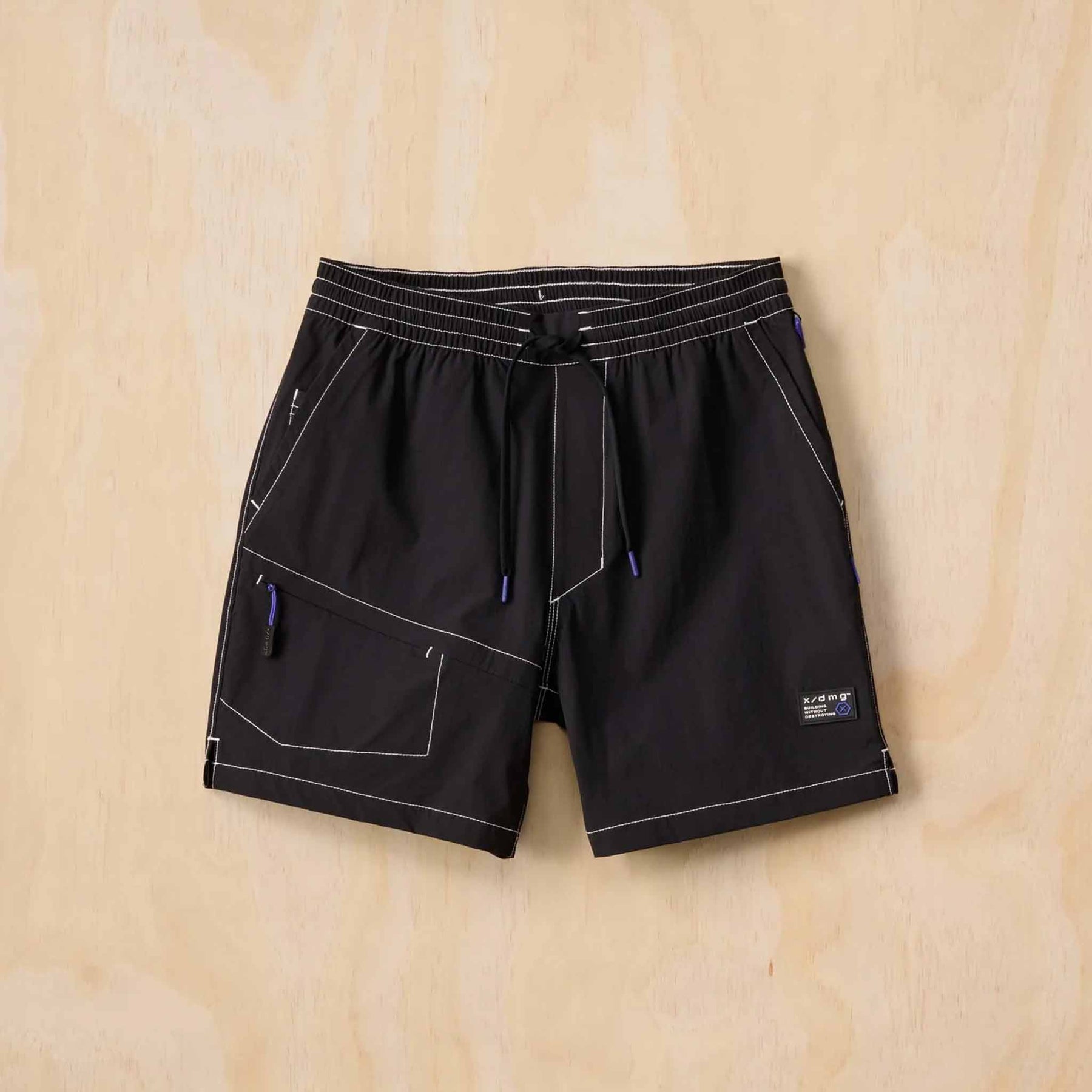x/dmg stretch waist shorts in black white
